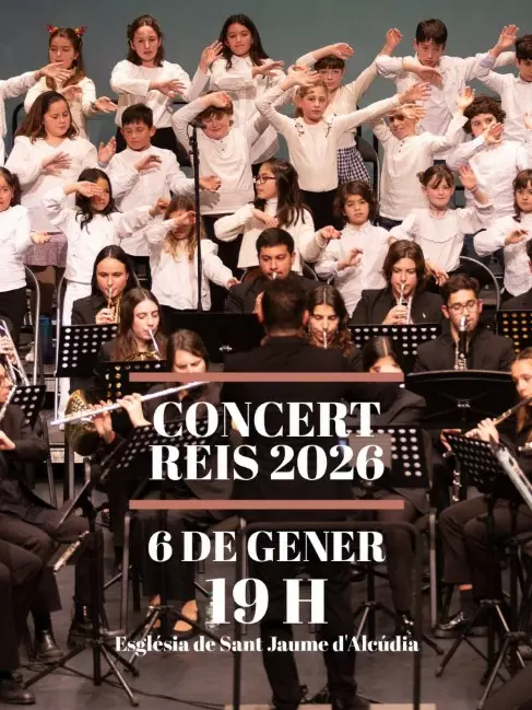 Children’s choir and municipal band performing at the Three Kings Concert in Alcúdia