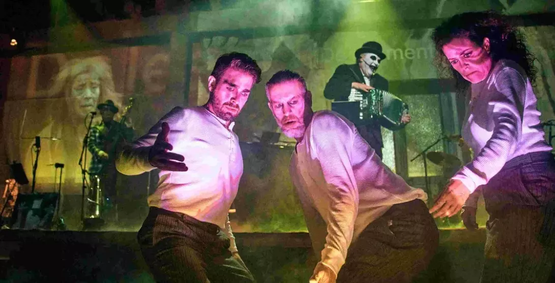 Actors performing a dramatic scene from Macbeth on stage at Teatre Principal Palma