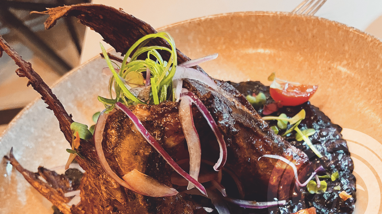Peruvian beef rib served with dark rice and red onion at Mamacona, Manacor